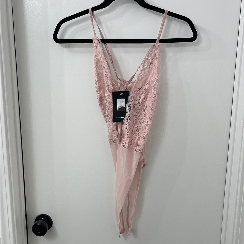 Fashion Nova Lace Chemise in Soft Pink